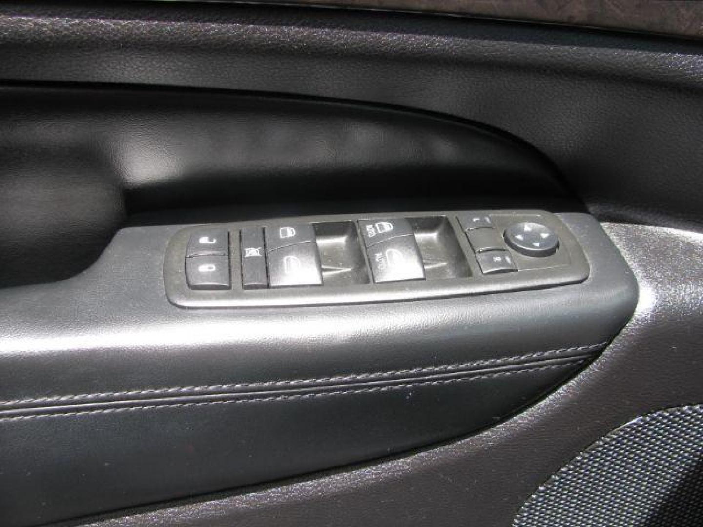 2011 Gray Jeep Grand Cherokee Laredo (1J4RR4GG3BC) with an 3.6L V-6 DOHC engine, Automatic transmission, located at 2443 Albert Pike, Hot Springs, AR, 71913, (501) 623-6255, 34.492222, -93.109993 - Photo#10
