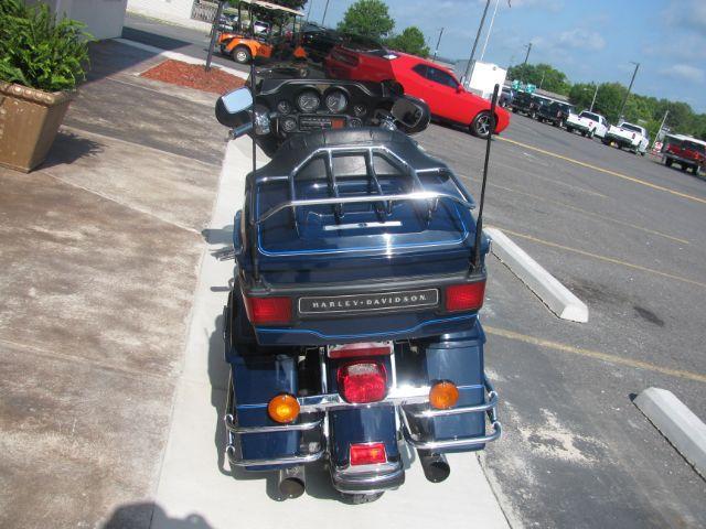 2004 Blue Harley-Davidson Ultra Classic Electra Glide Sh Ultra (1HD1FLW154Y) with an 1450cc engine, Manual transmission, located at 2443 Albert Pike, Hot Springs, AR, 71913, (501) 623-6255, 34.492222, -93.109993 - Photo#3