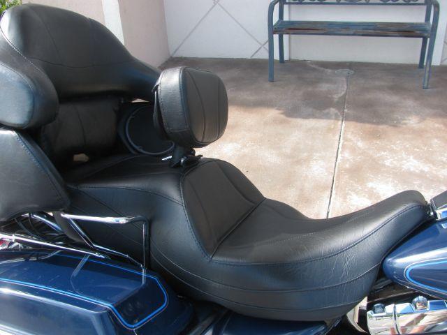 2004 Blue Harley-Davidson Ultra Classic Electra Glide Sh Ultra (1HD1FLW154Y) with an 1450cc engine, Manual transmission, located at 2443 Albert Pike, Hot Springs, AR, 71913, (501) 623-6255, 34.492222, -93.109993 - Photo#4