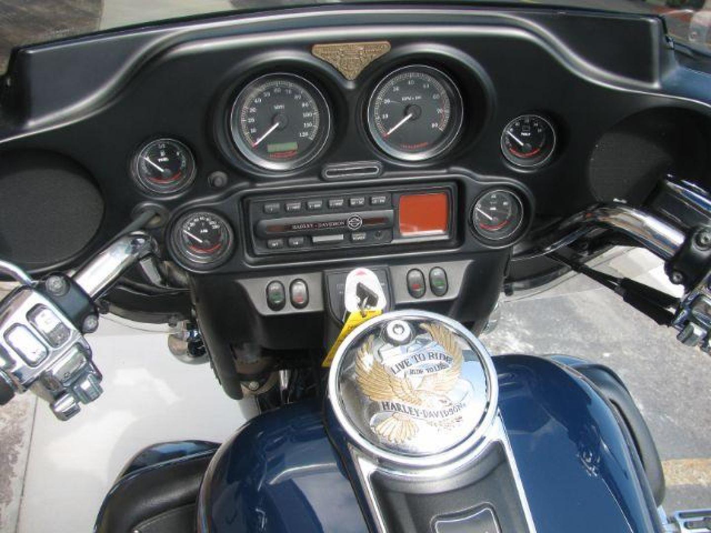 2004 Blue Harley-Davidson Ultra Classic Electra Glide Sh Ultra (1HD1FLW154Y) with an 1450cc engine, Manual transmission, located at 2443 Albert Pike, Hot Springs, AR, 71913, (501) 623-6255, 34.492222, -93.109993 - Photo#5