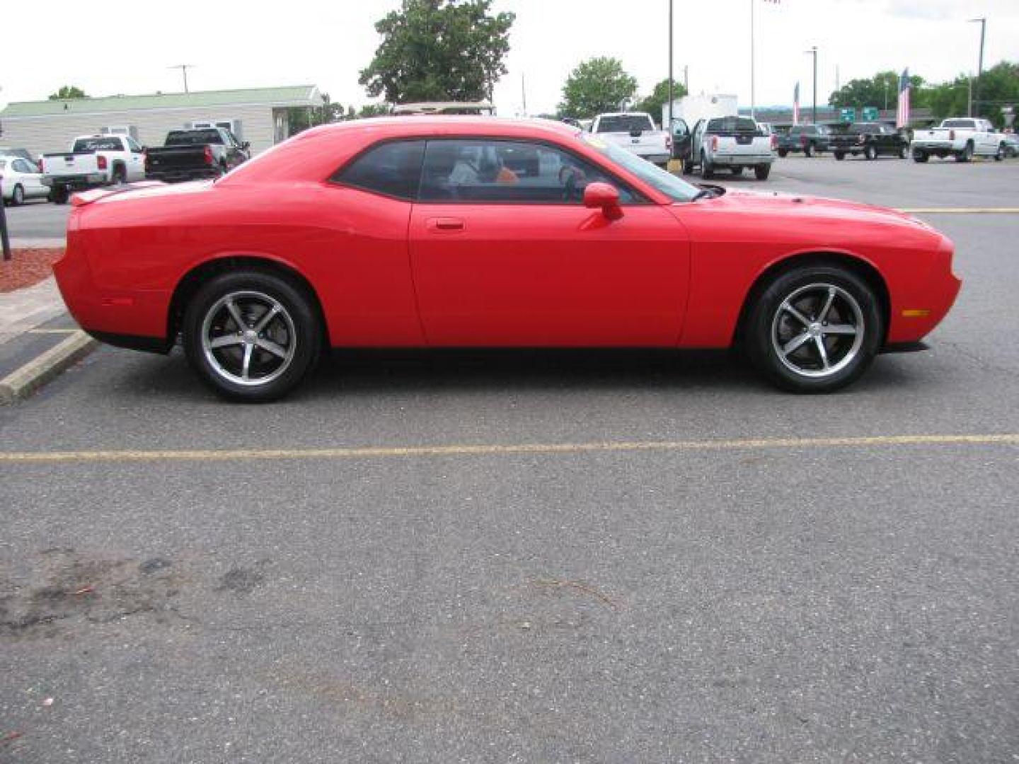 2010 Red Dodge Challenger SE (2B3CJ4DV5AH) with an 3.5L V-6 regular unleaded engine, Automatic transmission, located at 2443 Albert Pike, Hot Springs, AR, 71913, (501) 623-6255, 34.492222, -93.109993 - Photo#4