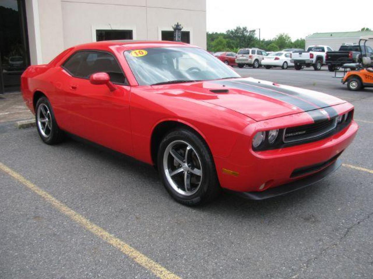 2010 Red Dodge Challenger SE (2B3CJ4DV5AH) with an 3.5L V-6 regular unleaded engine, Automatic transmission, located at 2443 Albert Pike, Hot Springs, AR, 71913, (501) 623-6255, 34.492222, -93.109993 - Photo#5