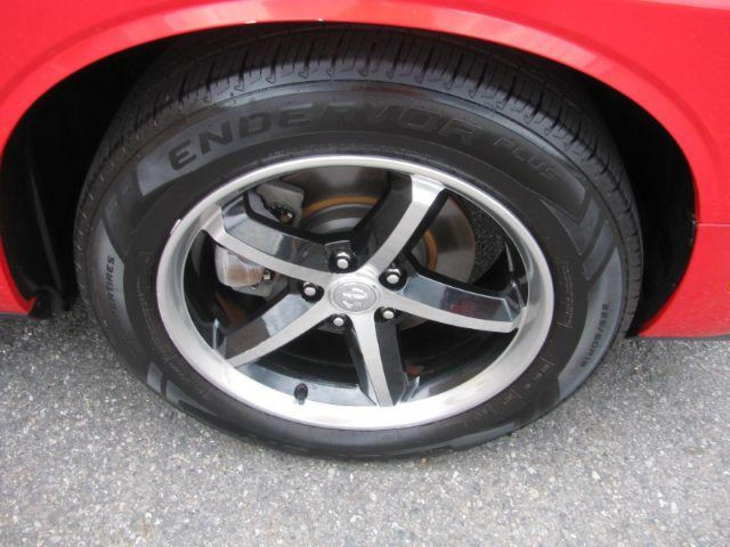 2010 Red Dodge Challenger SE (2B3CJ4DV5AH) with an 3.5L V-6 regular unleaded engine, Automatic transmission, located at 2443 Albert Pike, Hot Springs, AR, 71913, (501) 623-6255, 34.492222, -93.109993 - Photo#6