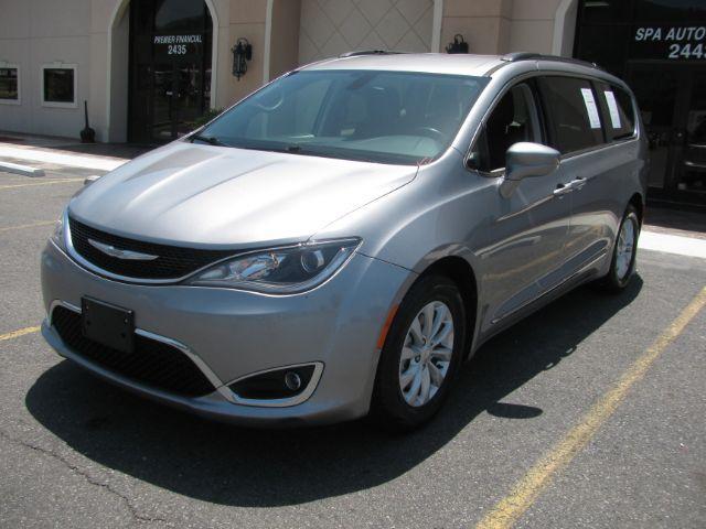 2017 Chrysler Pacifica Touring-L's photo