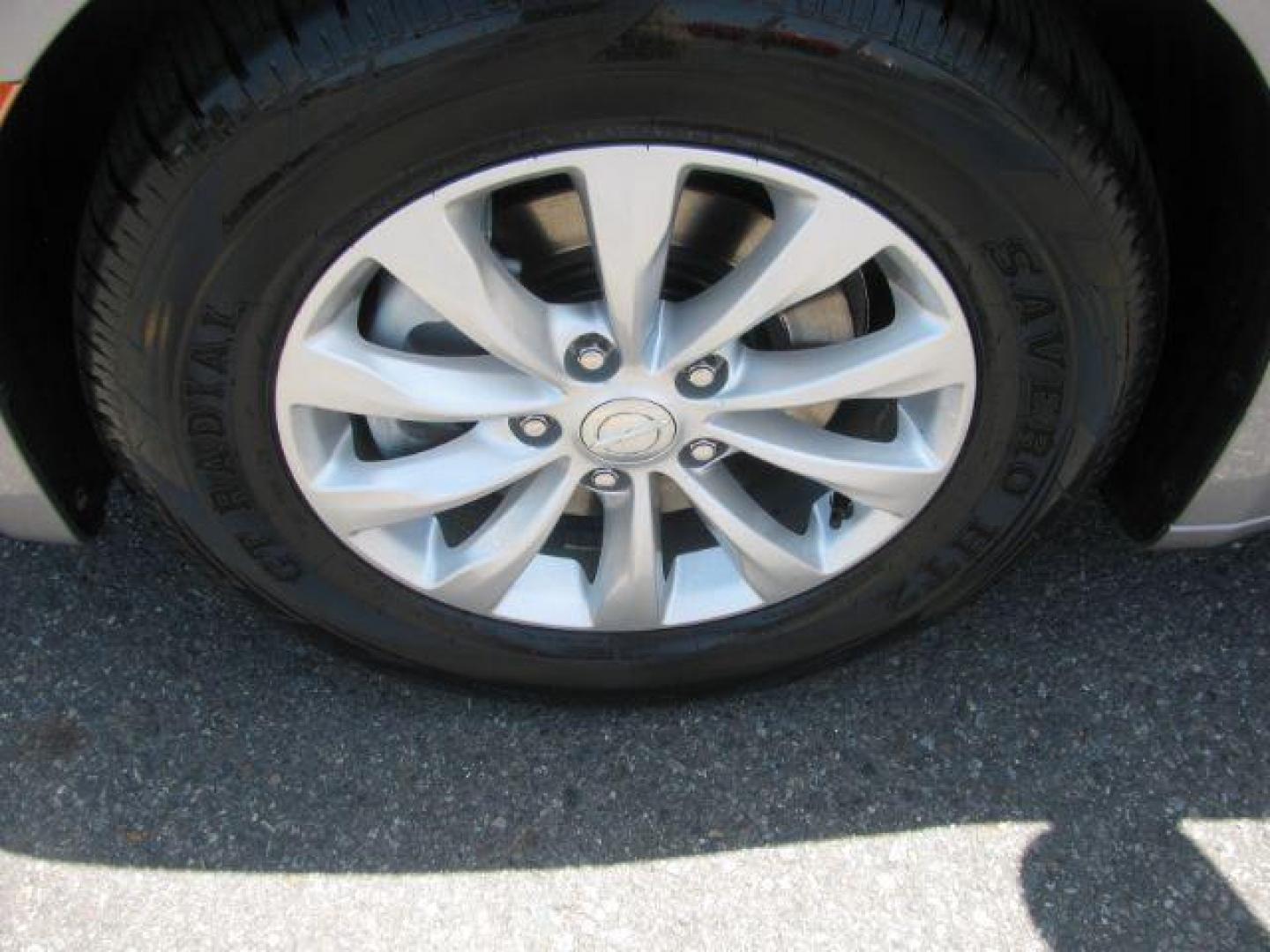 2017 Silver Chrysler Pacifica Touring-L (2C4RC1BG2HR) with an 3.6L V-6 DOHC engine, Automatic transmission, located at 2443 Albert Pike, Hot Springs, AR, 71913, (501) 623-6255, 34.492222, -93.109993 - Photo#6
