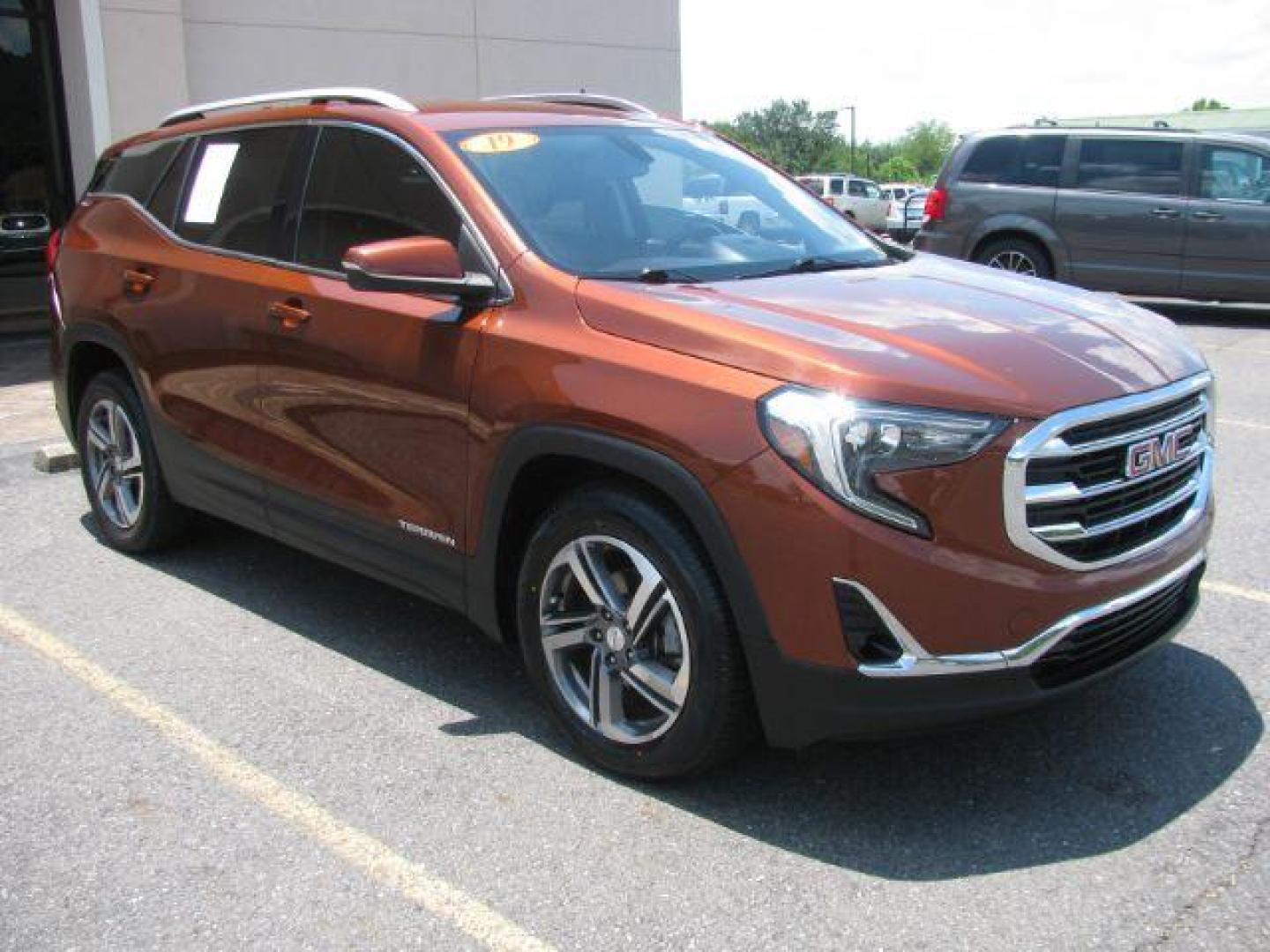 2019 Orange GMC Terrain SLT (3GKALPEV6KL) with an 1.5L I-4 gasoline direct injection engine, Automatic transmission, located at 2443 Albert Pike, Hot Springs, AR, 71913, (501) 623-6255, 34.492222, -93.109993 - Photo#5