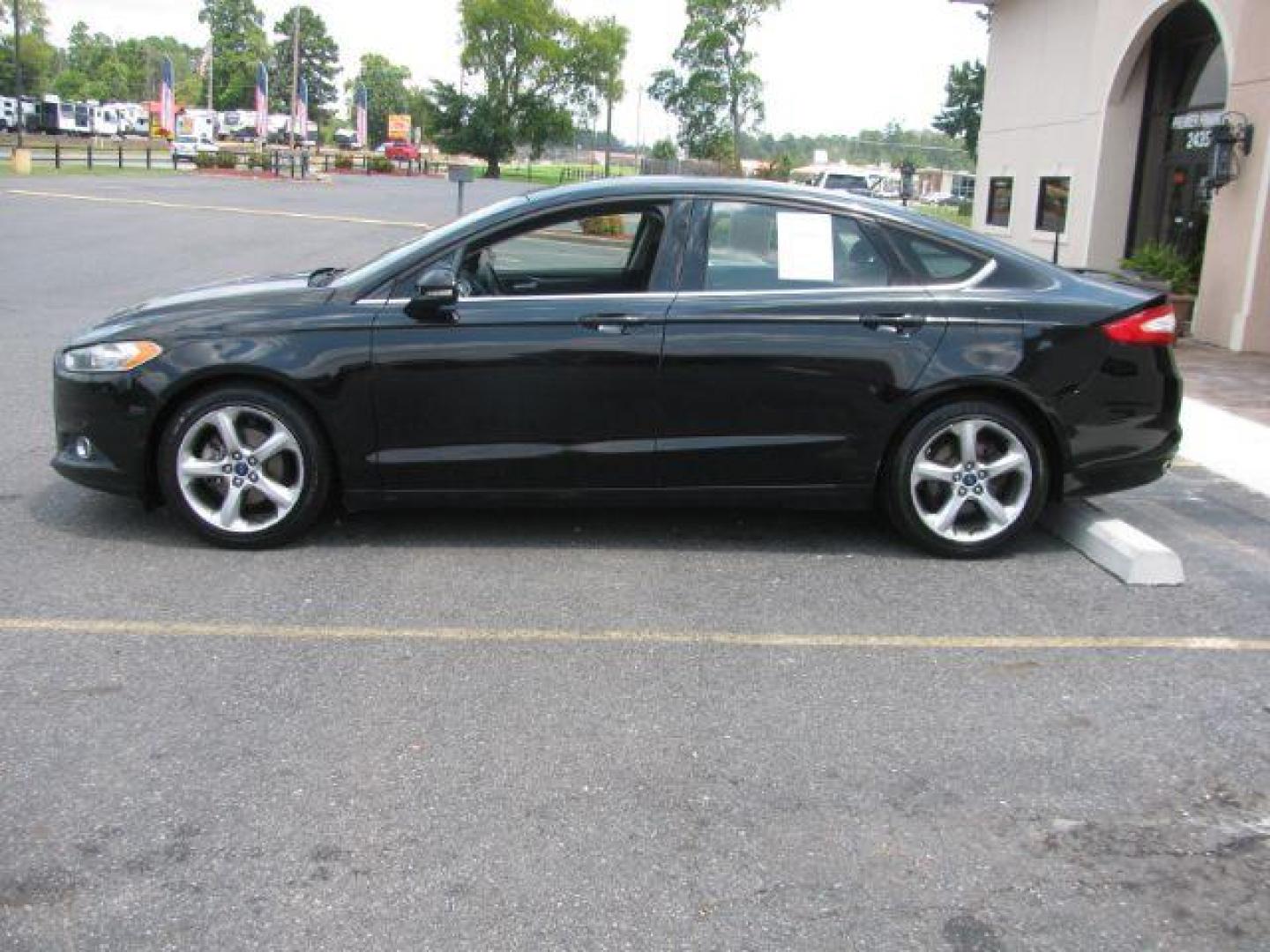 2016 Black Ford Fusion SE (3FA6P0H91GR) with an EcoBoost 2L I-4 gasoline direct injection engine, Automatic transmission, located at 2443 Albert Pike, Hot Springs, AR, 71913, (501) 623-6255, 34.492222, -93.109993 - Photo#1