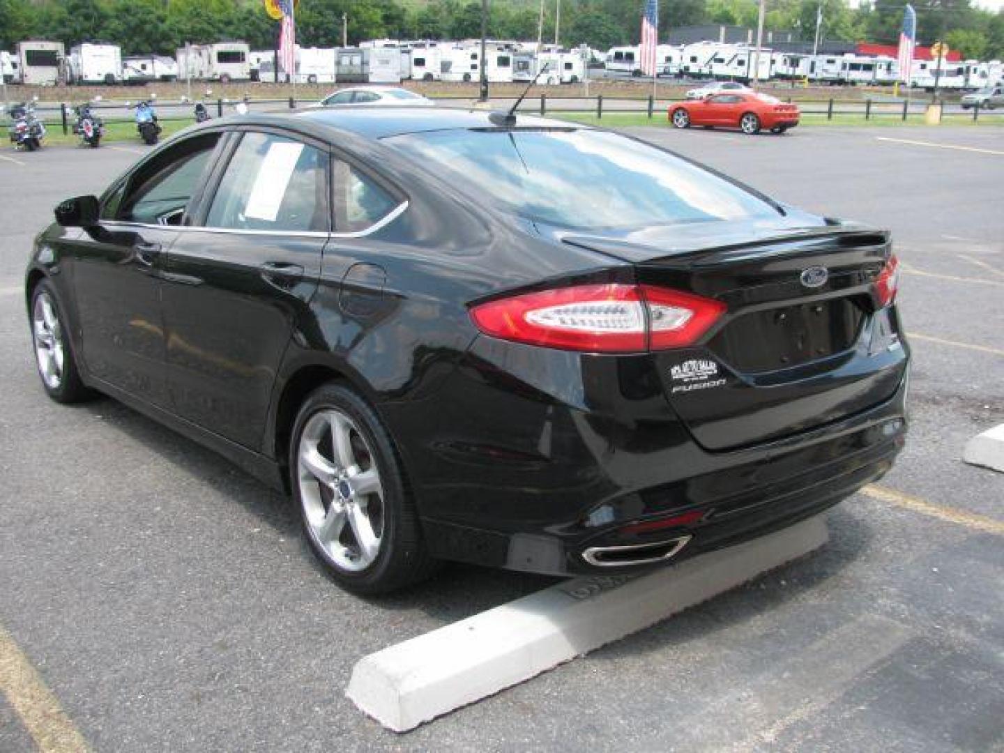 2016 Black Ford Fusion SE (3FA6P0H91GR) with an EcoBoost 2L I-4 gasoline direct injection engine, Automatic transmission, located at 2443 Albert Pike, Hot Springs, AR, 71913, (501) 623-6255, 34.492222, -93.109993 - Photo#2
