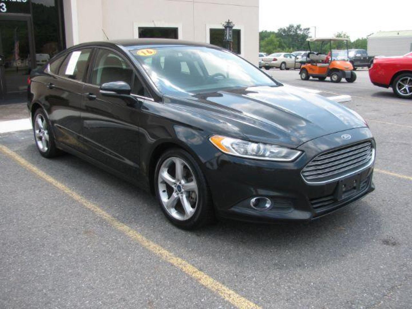 2016 Black Ford Fusion SE (3FA6P0H91GR) with an EcoBoost 2L I-4 gasoline direct injection engine, Automatic transmission, located at 2443 Albert Pike, Hot Springs, AR, 71913, (501) 623-6255, 34.492222, -93.109993 - Photo#5