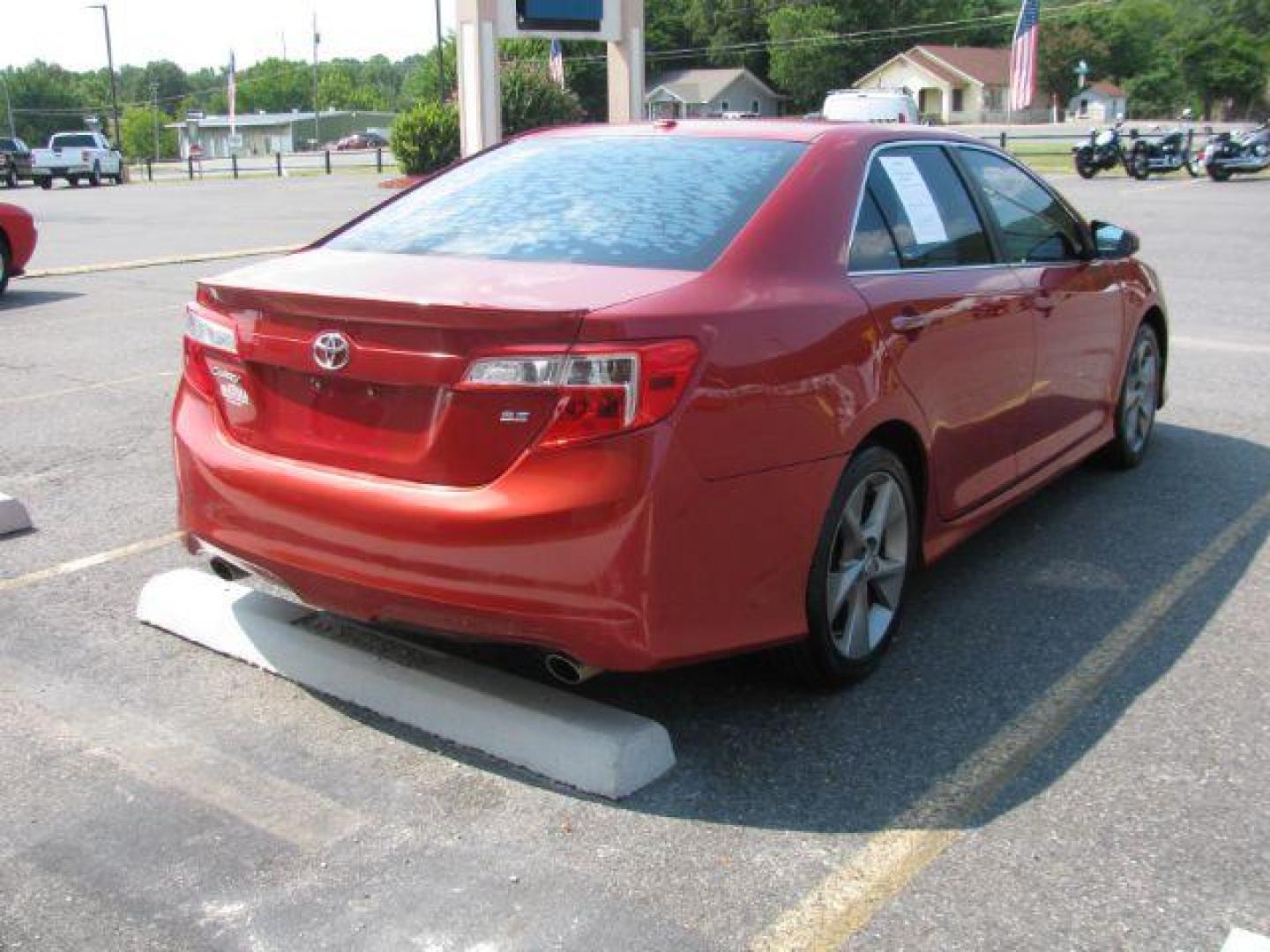2012 Red Toyota Camry SE V6 (4T1BK1FK4CU) with an 3.5L V-6 DOHC engine, Automatic transmission, located at 2443 Albert Pike, Hot Springs, AR, 71913, (501) 623-6255, 34.492222, -93.109993 - Photo#3