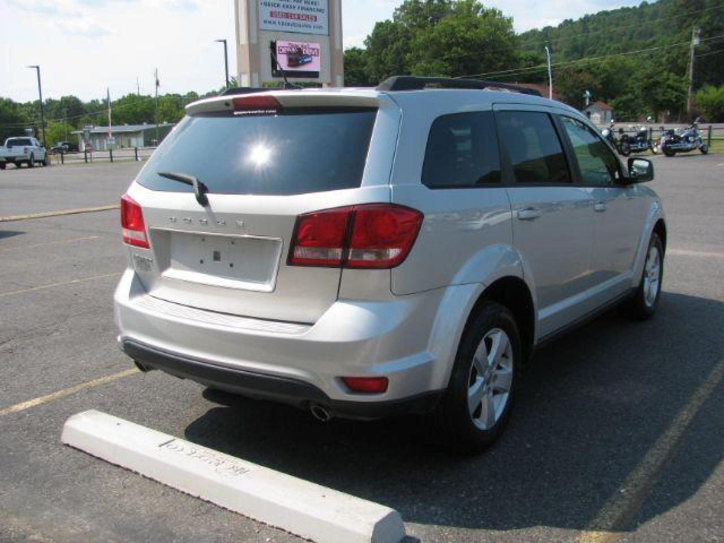 2011 Gray Dodge Journey Mainstreet (3D4PG1FG6BT) with an 3.6L V-6 DOHC engine, Automatic transmission, located at 2443 Albert Pike, Hot Springs, AR, 71913, (501) 623-6255, 34.492222, -93.109993 - Photo#3
