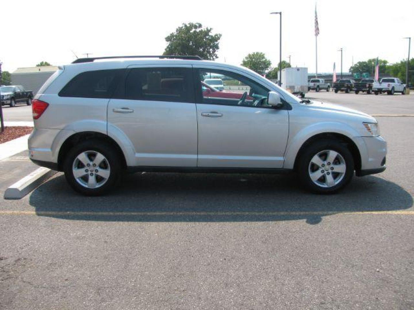 2011 Gray Dodge Journey Mainstreet (3D4PG1FG6BT) with an 3.6L V-6 DOHC engine, Automatic transmission, located at 2443 Albert Pike, Hot Springs, AR, 71913, (501) 623-6255, 34.492222, -93.109993 - Photo#4