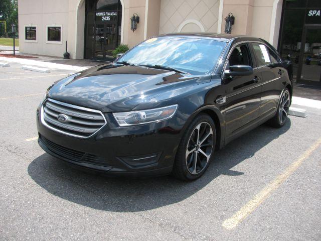 photo of 2016 Ford Taurus SEL