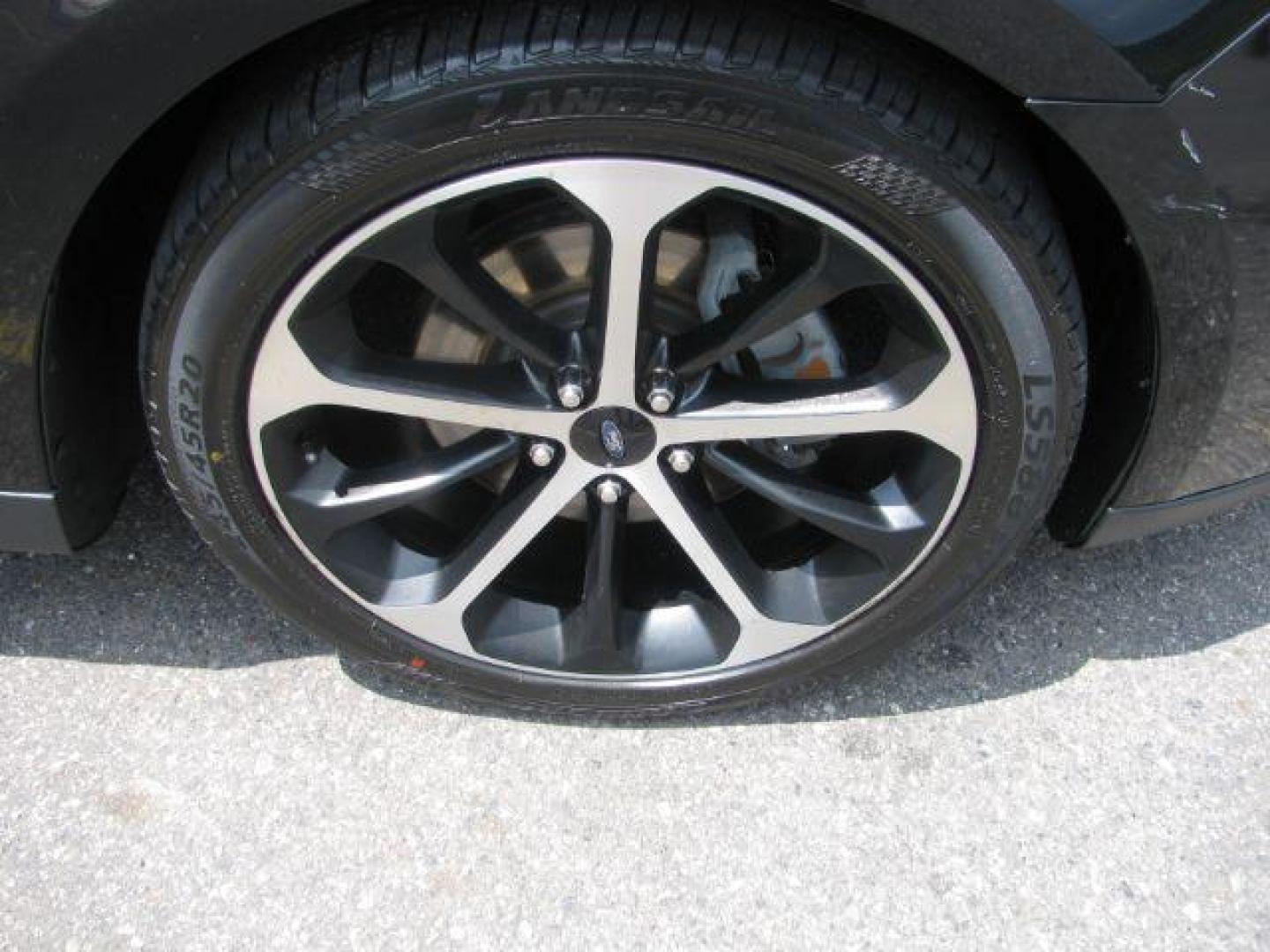 2016 Black Ford Taurus SEL (1FAHP2E87GG) with an EcoBoost 2L I-4 gasoline direct injection engine, Automatic transmission, located at 2443 Albert Pike, Hot Springs, AR, 71913, (501) 623-6255, 34.492222, -93.109993 - Photo#6