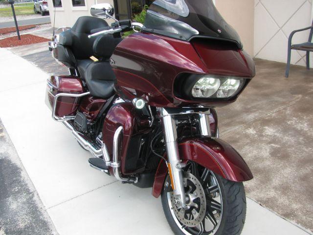 2017 Maroon Harley-Davidson Road Glide Ultra Road Glide Ultra (1HD1KGD16HB) with an 1746 engine, Manual transmission, located at 2443 Albert Pike, Hot Springs, AR, 71913, (501) 623-6255, 34.492222, -93.109993 - Photo#1