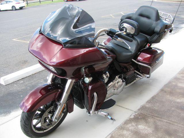 2017 Maroon Harley-Davidson Road Glide Ultra Road Glide Ultra (1HD1KGD16HB) with an 1746 engine, Manual transmission, located at 2443 Albert Pike, Hot Springs, AR, 71913, (501) 623-6255, 34.492222, -93.109993 - Photo#5