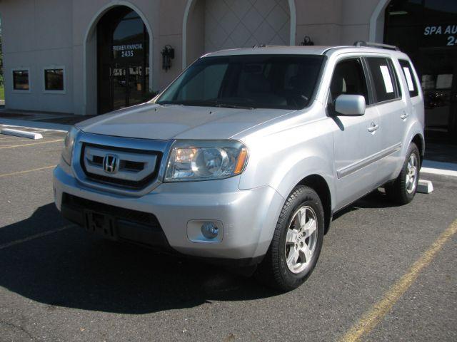 2011 Silver Honda Pilot EX (5FNYF3H49BB) with an 3.5L V-6 i-VTEC VCM variable valve control engine, located at 2443 Albert Pike, Hot Springs, AR, 71913, (501) 623-6255, 34.492222, -93.109993 - Photo#0