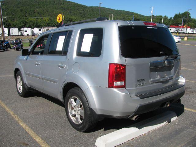 2011 Silver Honda Pilot EX (5FNYF3H49BB) with an 3.5L V-6 i-VTEC VCM variable valve control engine, located at 2443 Albert Pike, Hot Springs, AR, 71913, (501) 623-6255, 34.492222, -93.109993 - Photo#2
