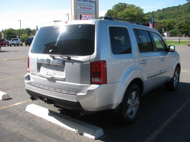 2011 Silver Honda Pilot EX (5FNYF3H49BB) with an 3.5L V-6 i-VTEC VCM variable valve control engine, located at 2443 Albert Pike, Hot Springs, AR, 71913, (501) 623-6255, 34.492222, -93.109993 - Photo#3