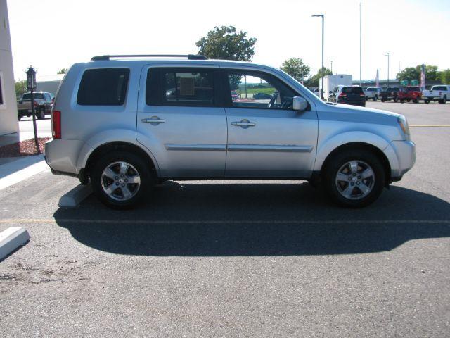 2011 Silver Honda Pilot EX (5FNYF3H49BB) with an 3.5L V-6 i-VTEC VCM variable valve control engine, located at 2443 Albert Pike, Hot Springs, AR, 71913, (501) 623-6255, 34.492222, -93.109993 - Photo#4