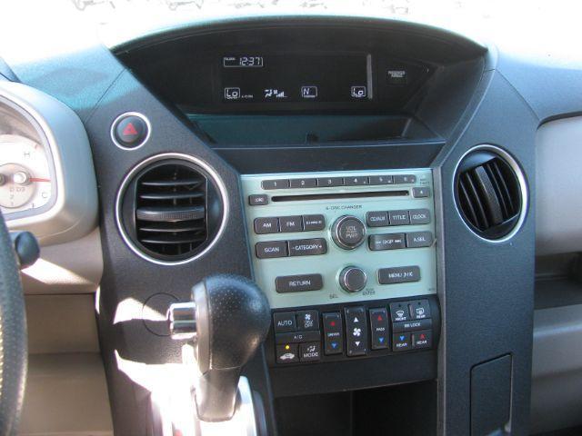 2011 Silver Honda Pilot EX (5FNYF3H49BB) with an 3.5L V-6 i-VTEC VCM variable valve control engine, located at 2443 Albert Pike, Hot Springs, AR, 71913, (501) 623-6255, 34.492222, -93.109993 - Photo#8