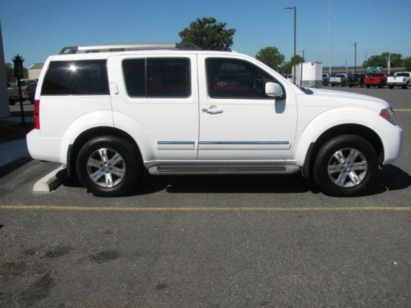 2012 White Nissan Pathfinder Silver (5N1AR1NN8CC) with an VQ 4L V-6 DOHC engine, Automatic transmission, located at 2443 Albert Pike, Hot Springs, AR, 71913, (501) 623-6255, 34.492222, -93.109993 - Photo#1