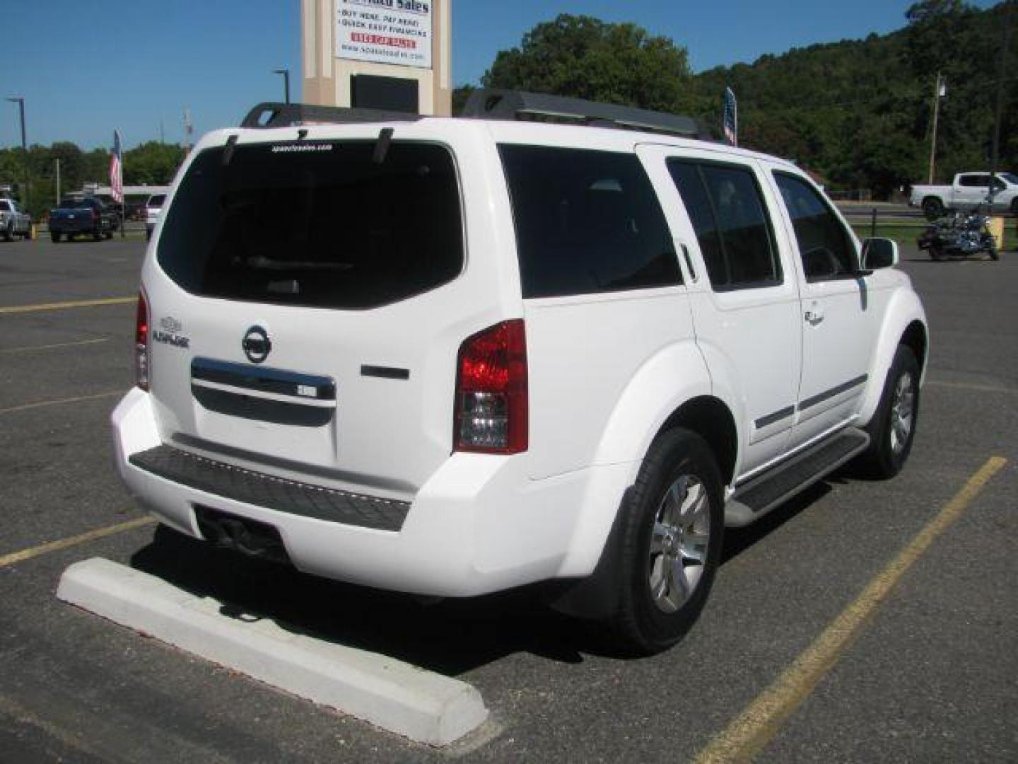 2012 White Nissan Pathfinder Silver (5N1AR1NN8CC) with an VQ 4L V-6 DOHC engine, Automatic transmission, located at 2443 Albert Pike, Hot Springs, AR, 71913, (501) 623-6255, 34.492222, -93.109993 - Photo#2