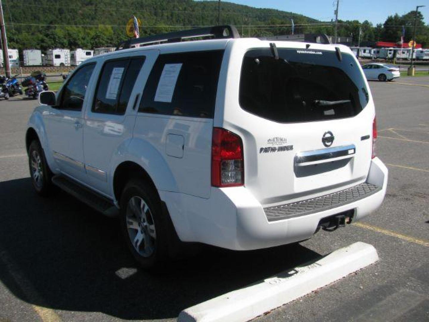 2012 White Nissan Pathfinder Silver (5N1AR1NN8CC) with an VQ 4L V-6 DOHC engine, Automatic transmission, located at 2443 Albert Pike, Hot Springs, AR, 71913, (501) 623-6255, 34.492222, -93.109993 - Photo#3