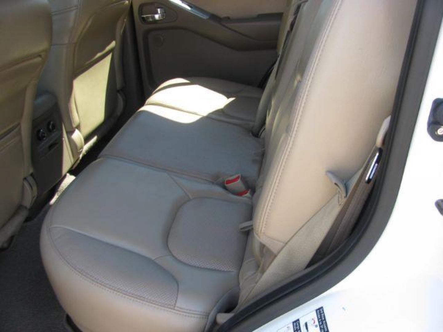 2012 White Nissan Pathfinder Silver (5N1AR1NN8CC) with an VQ 4L V-6 DOHC engine, Automatic transmission, located at 2443 Albert Pike, Hot Springs, AR, 71913, (501) 623-6255, 34.492222, -93.109993 - Photo#7