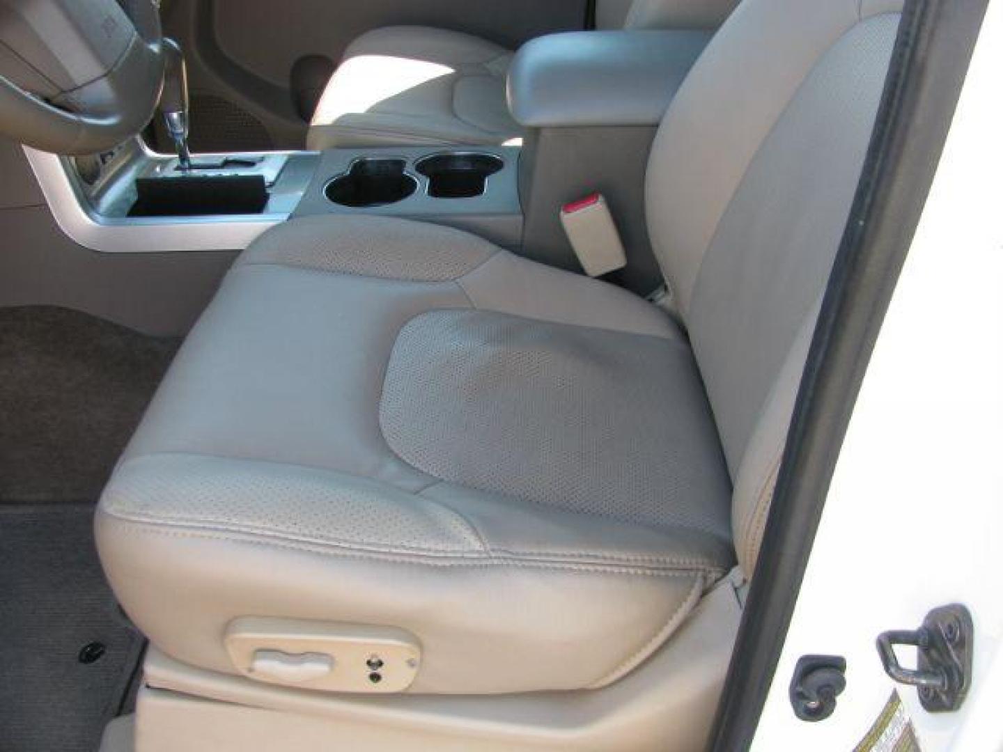 2012 White Nissan Pathfinder Silver (5N1AR1NN8CC) with an VQ 4L V-6 DOHC engine, Automatic transmission, located at 2443 Albert Pike, Hot Springs, AR, 71913, (501) 623-6255, 34.492222, -93.109993 - Photo#8