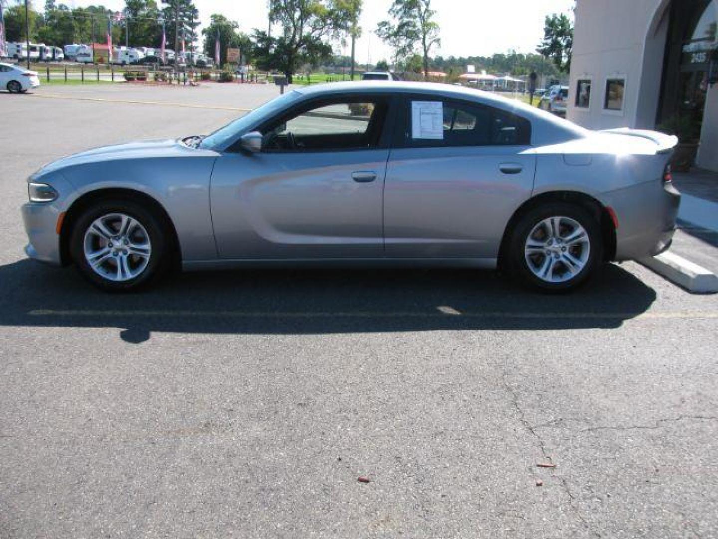 2015 Gray Dodge Charger SE (2C3CDXBG1FH) with an 3.6L V-6 DOHC engine, Automatic transmission, located at 2443 Albert Pike, Hot Springs, AR, 71913, (501) 623-6255, 34.492222, -93.109993 - Photo#4