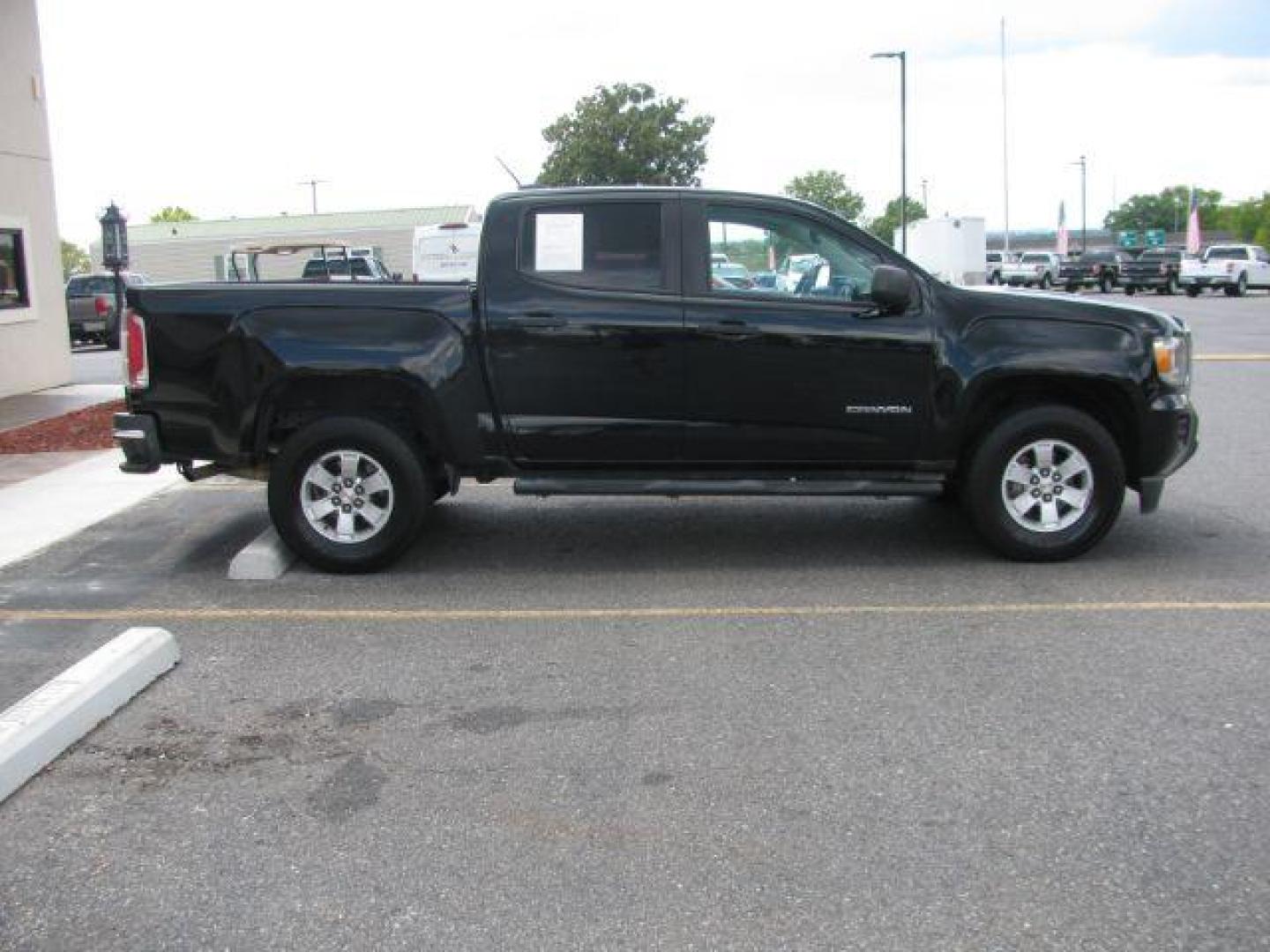 2017 Black GMC Canyon Base (1GTG5BEA0H1) with an 2.5l engine, Automatic transmission, located at 2443 Albert Pike, Hot Springs, AR, 71913, (501) 623-6255, 34.492222, -93.109993 - Photo#5