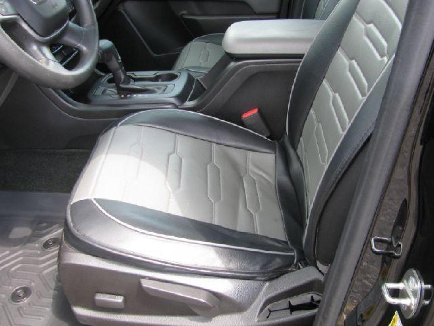 2017 Black GMC Canyon Base (1GTG5BEA0H1) with an 2.5l engine, Automatic transmission, located at 2443 Albert Pike, Hot Springs, AR, 71913, (501) 623-6255, 34.492222, -93.109993 - Photo#9