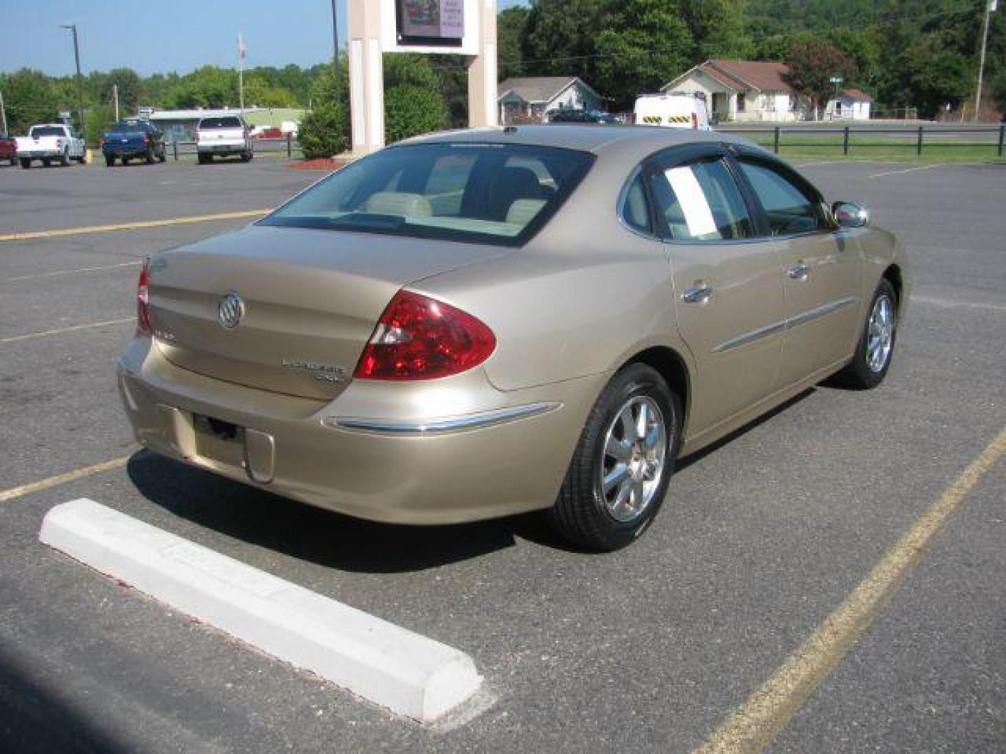 2005 Gold Buick LaCrosse CXL (2G4WD532951) with an 3.8L V-6 regular unleaded engine, Automatic transmission, located at 2443 Albert Pike, Hot Springs, AR, 71913, (501) 623-6255, 34.492222, -93.109993 - Photo#2