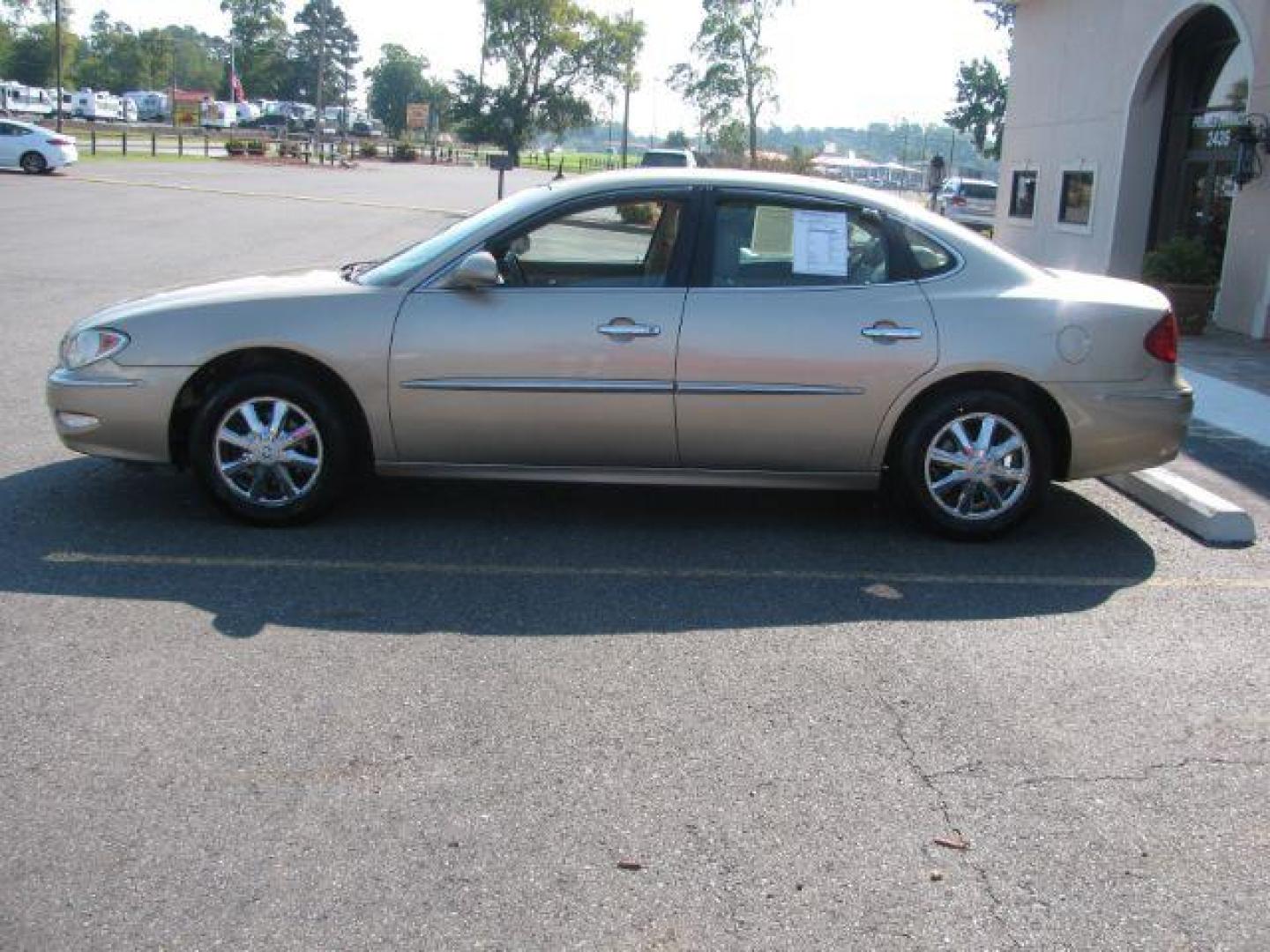 2005 Gold Buick LaCrosse CXL (2G4WD532951) with an 3.8L V-6 regular unleaded engine, Automatic transmission, located at 2443 Albert Pike, Hot Springs, AR, 71913, (501) 623-6255, 34.492222, -93.109993 - Photo#4