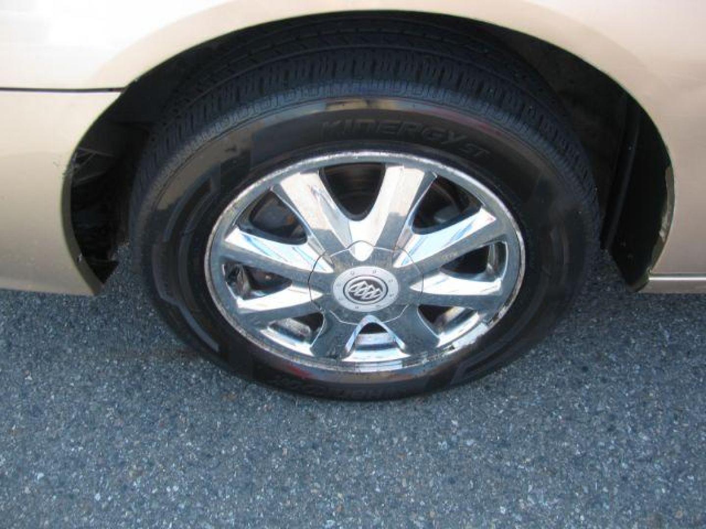 2005 Gold Buick LaCrosse CXL (2G4WD532951) with an 3.8L V-6 regular unleaded engine, Automatic transmission, located at 2443 Albert Pike, Hot Springs, AR, 71913, (501) 623-6255, 34.492222, -93.109993 - Photo#6