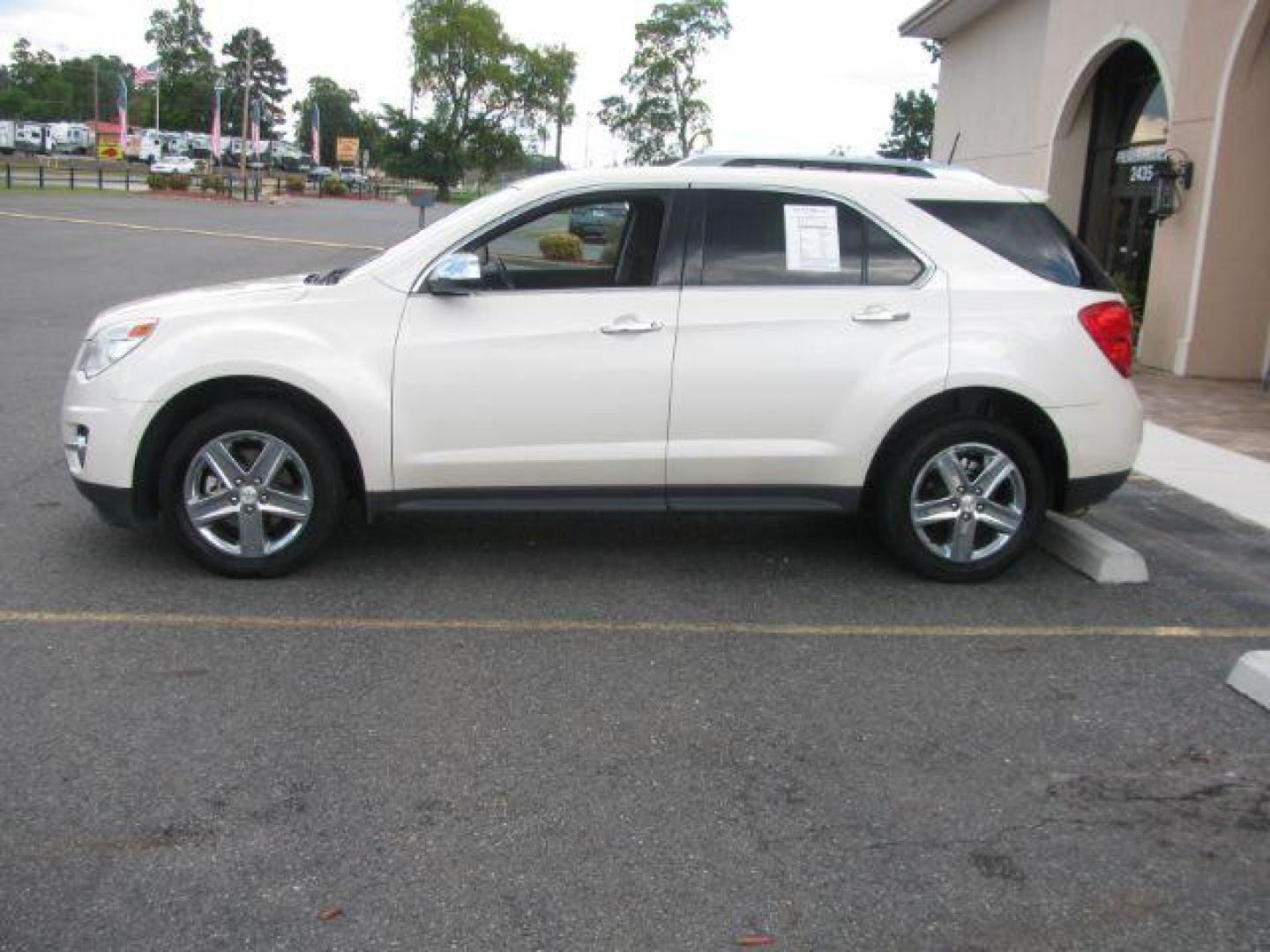 2015 White Chevrolet Equinox LTZ (1GNALDEKXFZ) with an ECOTEC 2.4L I-4 gasoline direct injection engine, Automatic transmission, located at 2443 Albert Pike, Hot Springs, AR, 71913, (501) 623-6255, 34.492222, -93.109993 - Photo#1