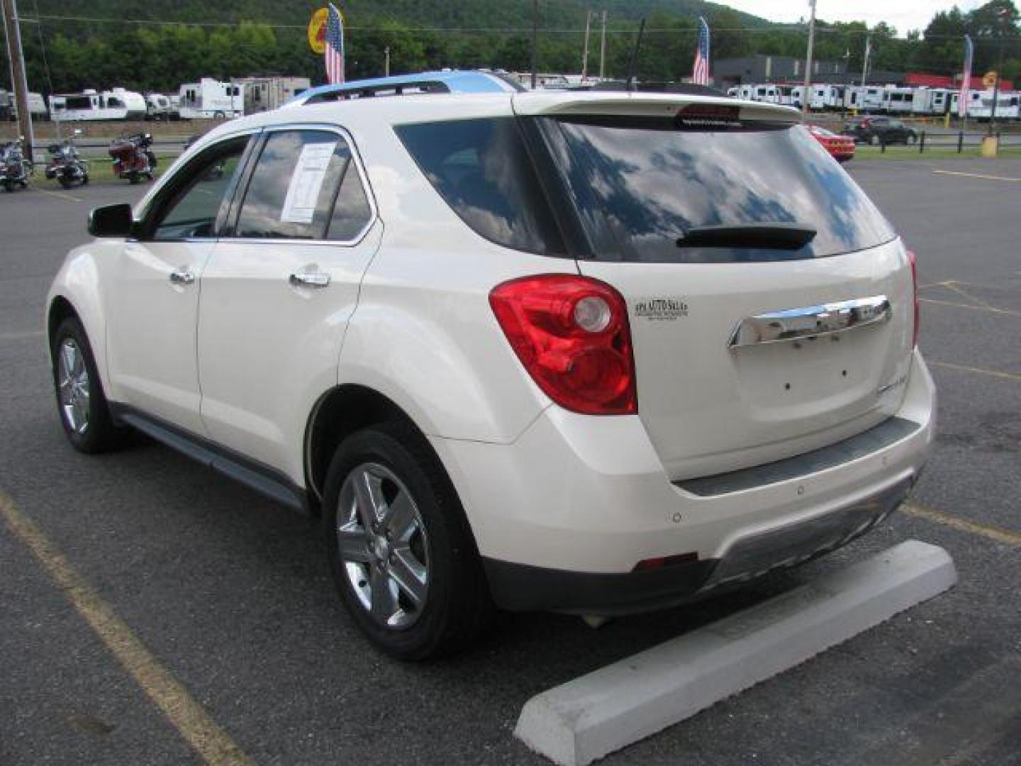 2015 White Chevrolet Equinox LTZ (1GNALDEKXFZ) with an ECOTEC 2.4L I-4 gasoline direct injection engine, Automatic transmission, located at 2443 Albert Pike, Hot Springs, AR, 71913, (501) 623-6255, 34.492222, -93.109993 - Photo#2