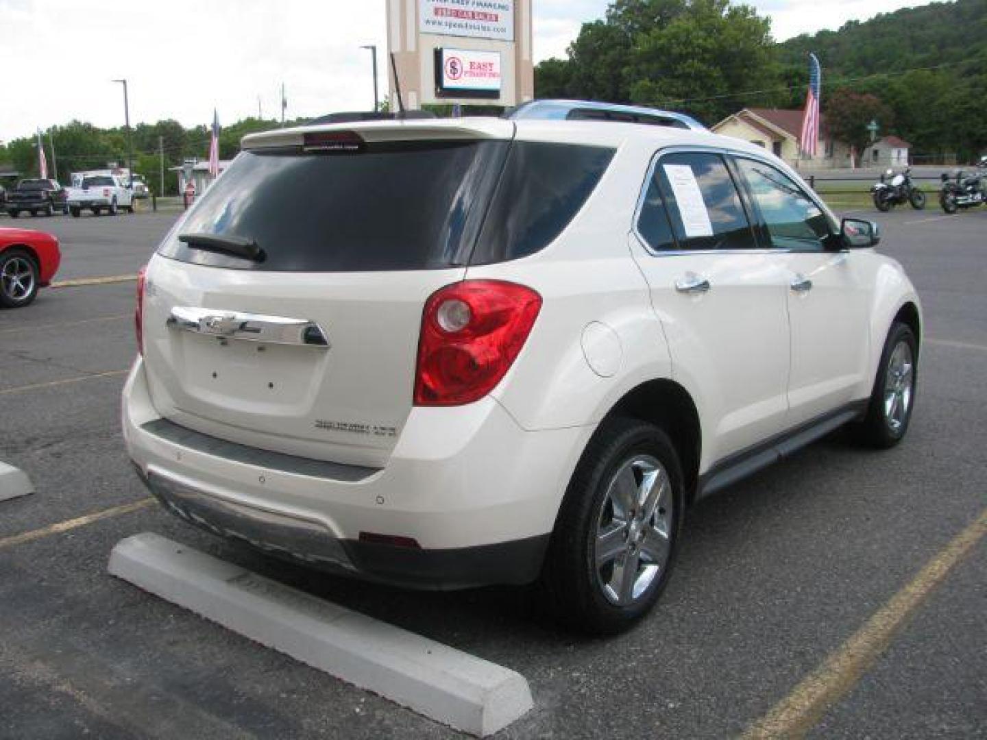 2015 White Chevrolet Equinox LTZ (1GNALDEKXFZ) with an ECOTEC 2.4L I-4 gasoline direct injection engine, Automatic transmission, located at 2443 Albert Pike, Hot Springs, AR, 71913, (501) 623-6255, 34.492222, -93.109993 - Photo#3