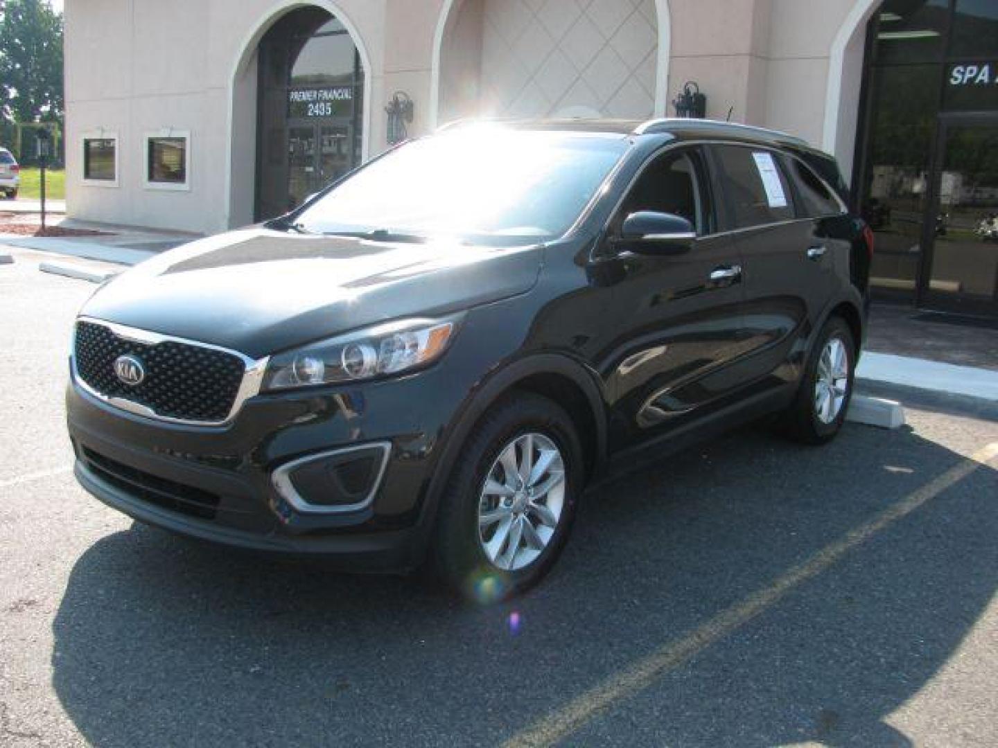 2016 Black Kia Sorento 2.4L LX (5XYPG4A33GG) with an 2.4L I-4 gasoline direct injection engine, Automatic transmission, located at 2443 Albert Pike, Hot Springs, AR, 71913, (501) 623-6255, 34.492222, -93.109993 - Photo#5