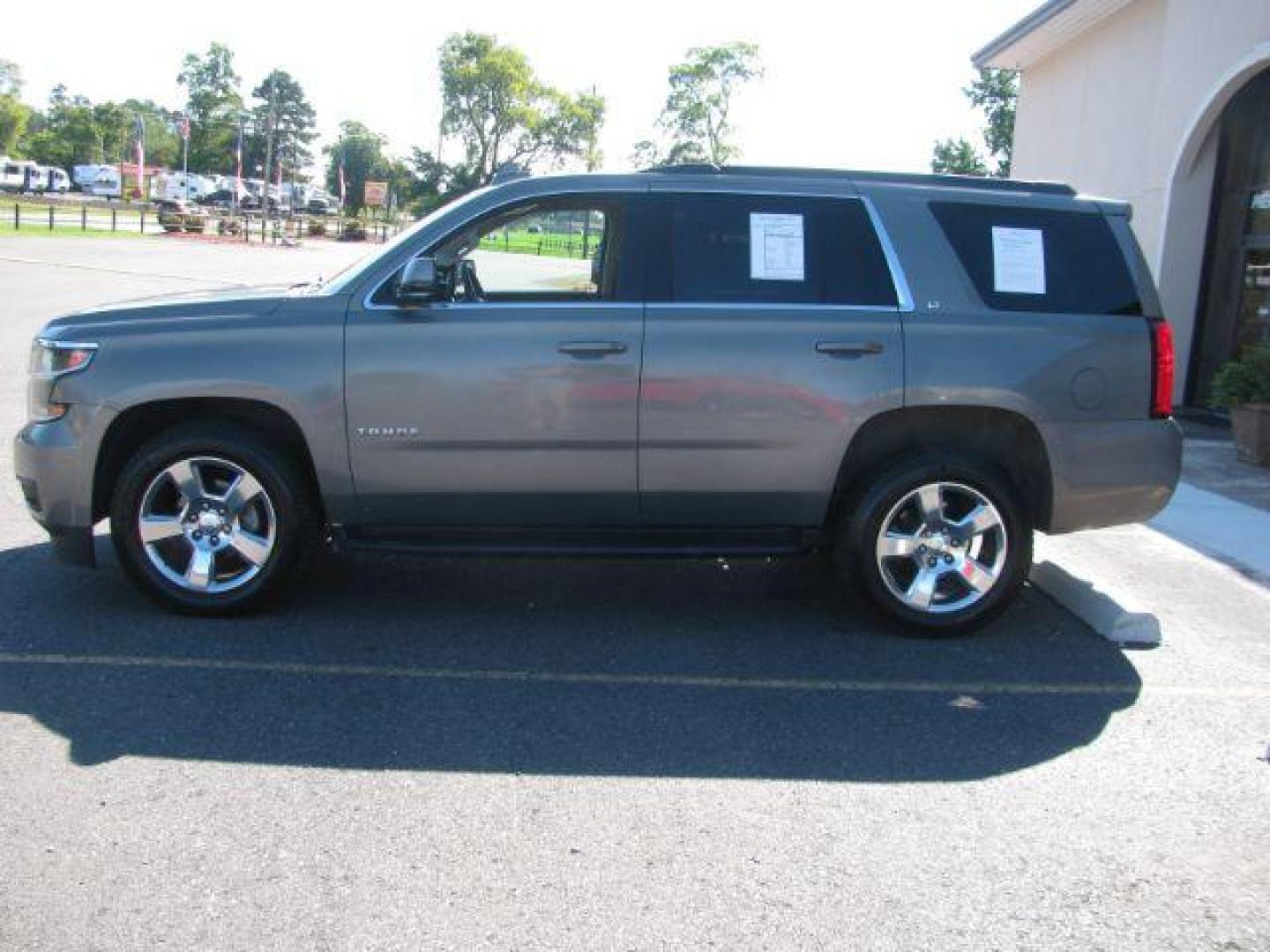 2017 Tan Chevrolet Tahoe LT (1GNSCBKC8HR) with an EcoTec3 5.3L V-8 gasoline direct injection engine, Automatic transmission, located at 2443 Albert Pike, Hot Springs, AR, 71913, (501) 623-6255, 34.492222, -93.109993 - Photo#4