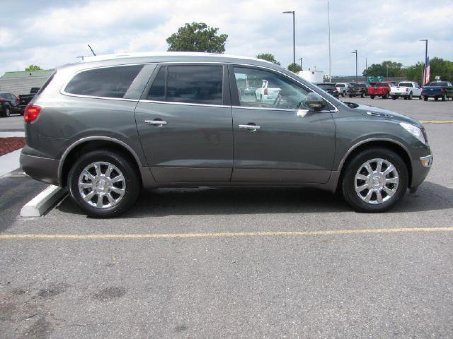 2011 Green Buick Enclave 1XL (5GAKRBED9BJ) with an 3.6L V-6 gasoline direct injection engine, Automatic transmission, located at 2443 Albert Pike, Hot Springs, AR, 71913, (501) 623-6255, 34.492222, -93.109993 - Photo#4