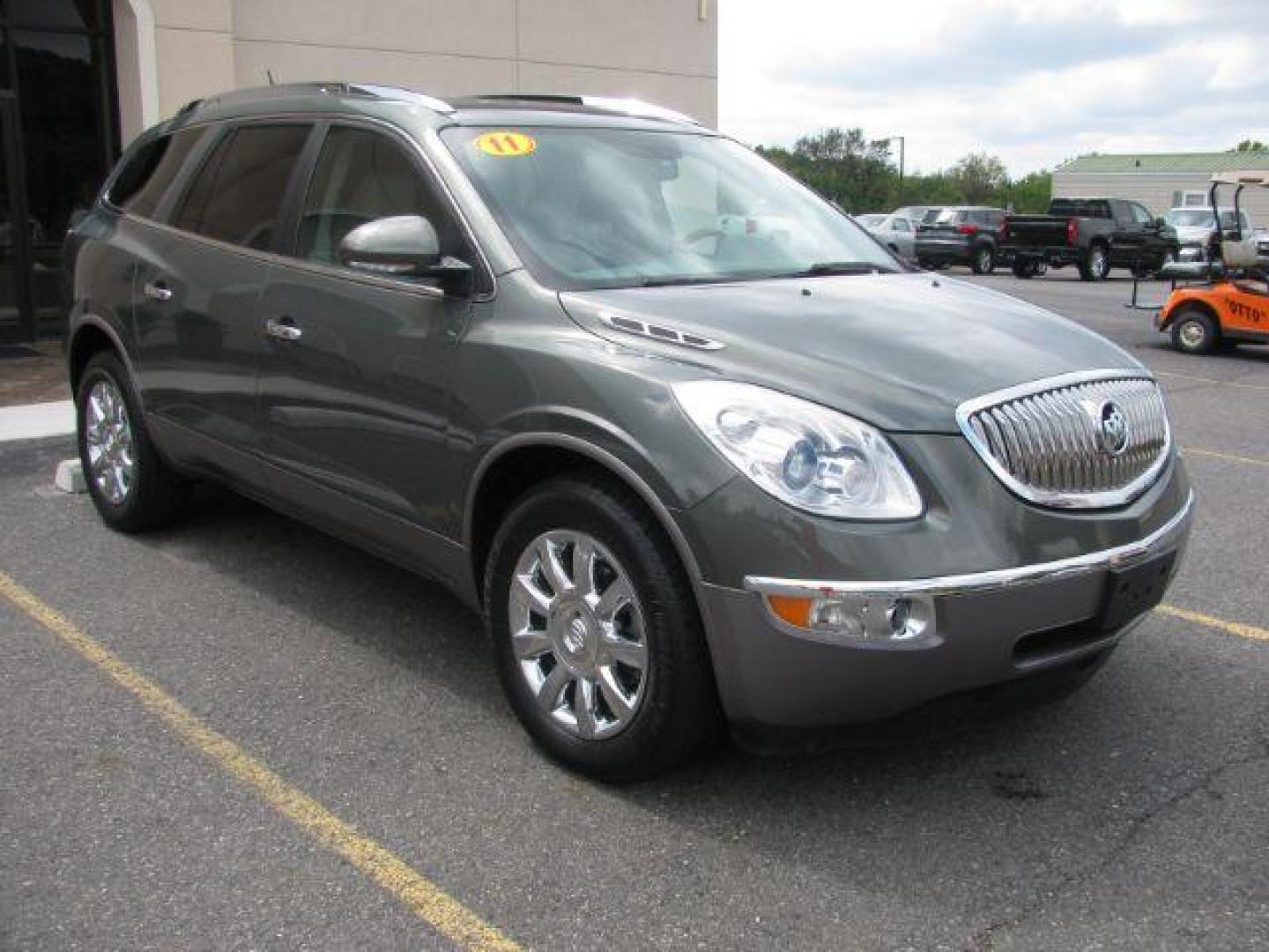 2011 Green Buick Enclave 1XL (5GAKRBED9BJ) with an 3.6L V-6 gasoline direct injection engine, Automatic transmission, located at 2443 Albert Pike, Hot Springs, AR, 71913, (501) 623-6255, 34.492222, -93.109993 - Photo#5