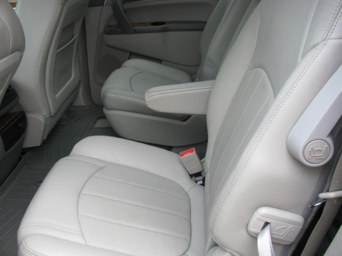 2011 Green Buick Enclave 1XL (5GAKRBED9BJ) with an 3.6L V-6 gasoline direct injection engine, Automatic transmission, located at 2443 Albert Pike, Hot Springs, AR, 71913, (501) 623-6255, 34.492222, -93.109993 - Photo#7