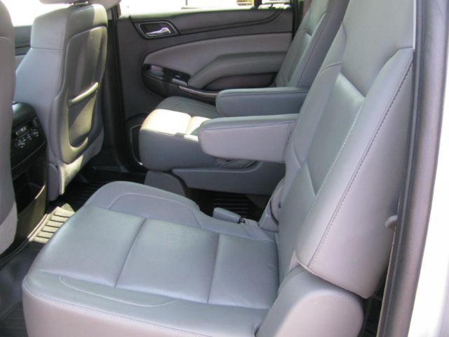 2015 Silver Chevrolet Suburban 1500 LT (1GNSCJKC5FR) with an EcoTec3 5.3L V-8 gasoline direct injection engine, Automatic transmission, located at 2443 Albert Pike, Hot Springs, AR, 71913, (501) 623-6255, 34.492222, -93.109993 - Photo#7