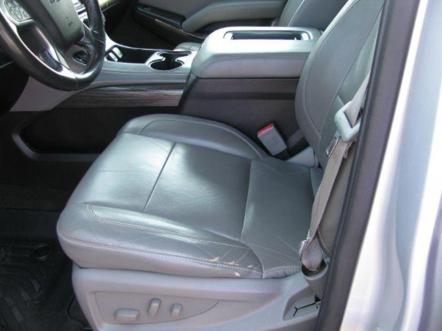 2015 Silver Chevrolet Suburban 1500 LT (1GNSCJKC5FR) with an EcoTec3 5.3L V-8 gasoline direct injection engine, Automatic transmission, located at 2443 Albert Pike, Hot Springs, AR, 71913, (501) 623-6255, 34.492222, -93.109993 - Photo#9