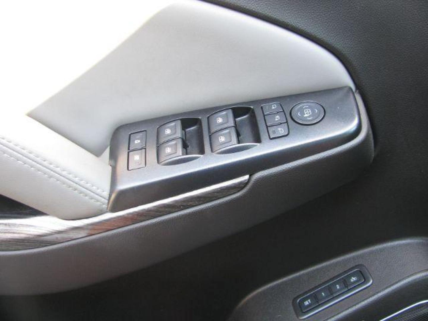 2015 Silver Chevrolet Suburban 1500 LT (1GNSCJKC5FR) with an EcoTec3 5.3L V-8 gasoline direct injection engine, Automatic transmission, located at 2443 Albert Pike, Hot Springs, AR, 71913, (501) 623-6255, 34.492222, -93.109993 - Photo#11