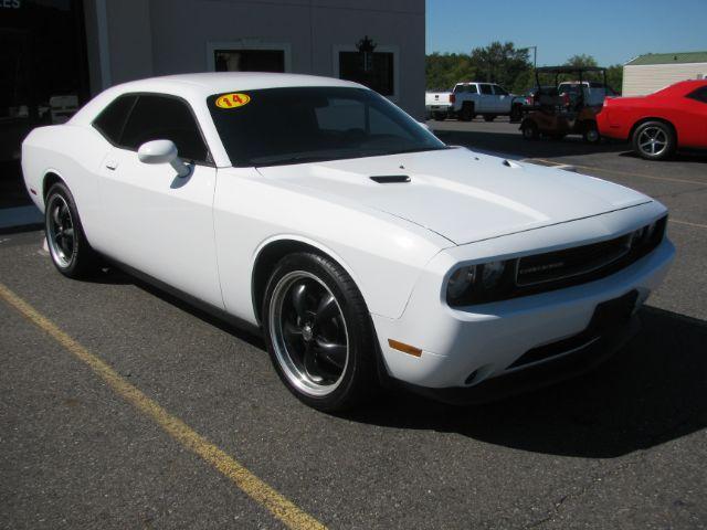 2014 Dodge Challenger SXT's photo