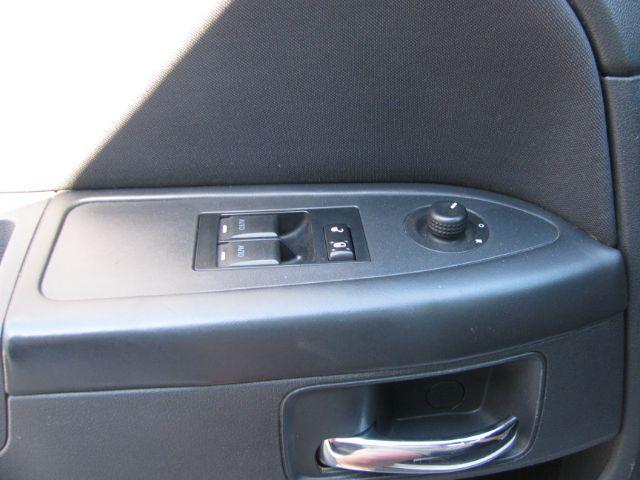 2014 White Dodge Challenger SXT (2C3CDYAG1EH) with an 3.6L V-6 DOHC engine, Automatic transmission, located at 2443 Albert Pike, Hot Springs, AR, 71913, (501) 623-6255, 34.492222, -93.109993 - Photo#9