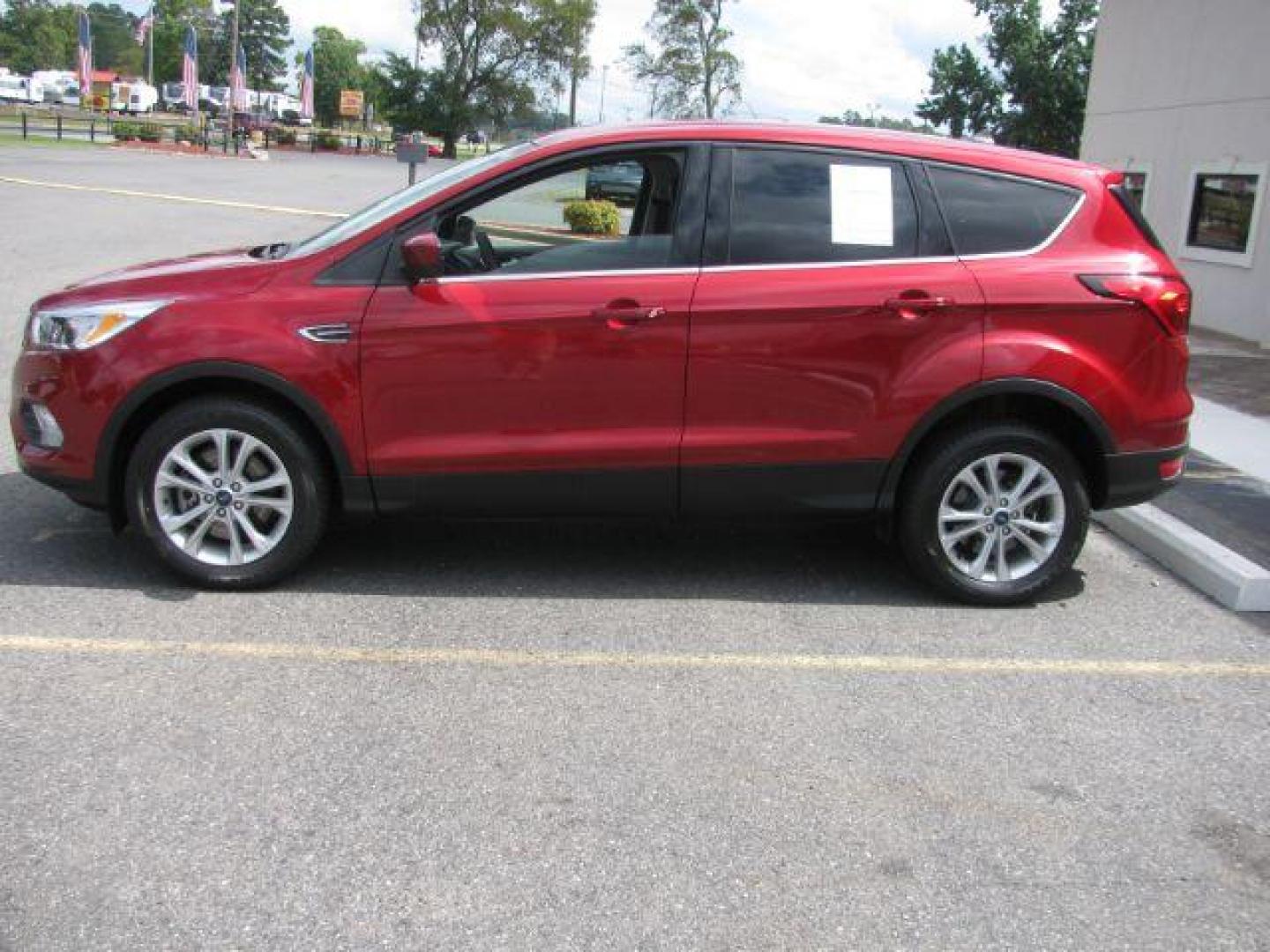 2019 Red Ford Escape SE (1FMCU9GD9KU) with an EcoBoost 1.5L I-4 gasoline direct injection engine, Automatic transmission, located at 2443 Albert Pike, Hot Springs, AR, 71913, (501) 623-6255, 34.492222, -93.109993 - Photo#1